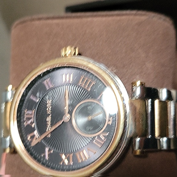 Michale kors womens watch model MK5957 - Picture 8 of 8